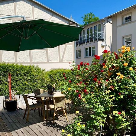 Villa-Rosengarten-Ferienwohnung-Baumhaus-Mit-Seeblick Sassnitz Exterior photo