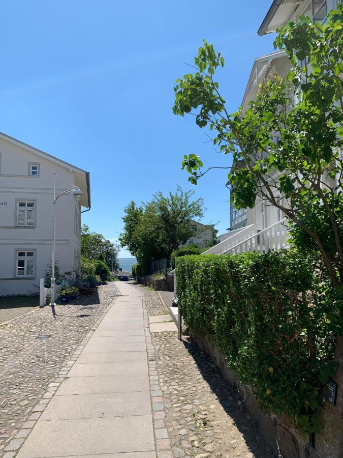 Villa-Rosengarten-Ferienwohnung-Baumhaus-Mit-Seeblick Sassnitz Exterior photo